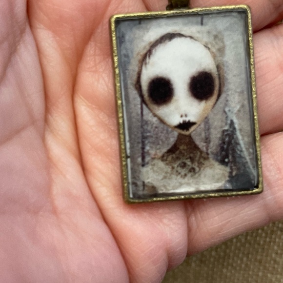 Handcrafted of a kind fun Spooky women image Cabochon Resin necklace. NWOT - Picture 9 of 10